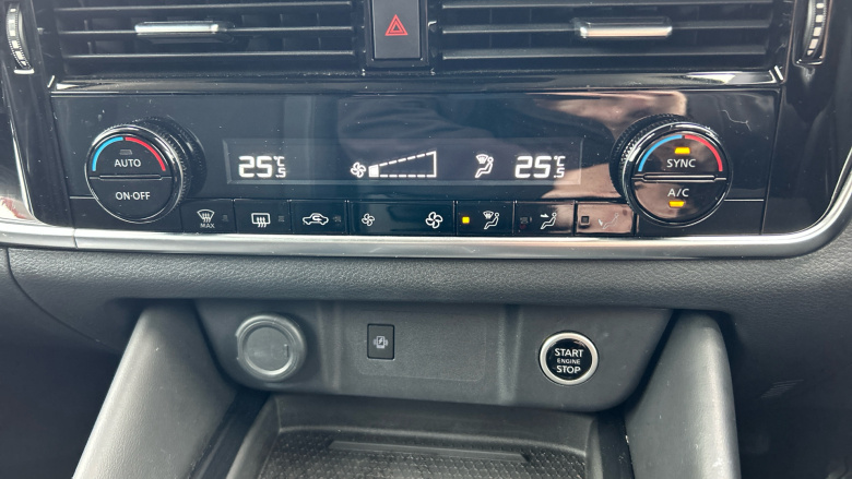 Nissan Qashqai 1.3 DiG-T MH 158 N-Connecta 5dr Xtronic Petrol Hatchback